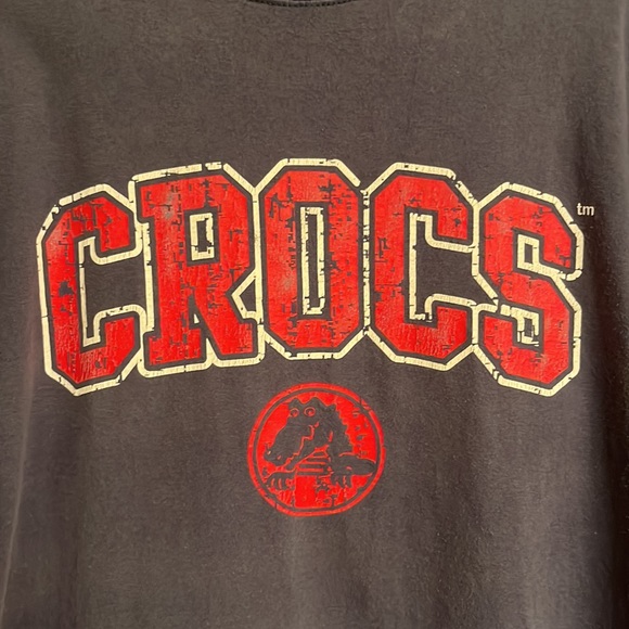 CROCS Gray Short Sleeve T-shirt Red Logo Men’s Size 2XL - Picture 3 of 6